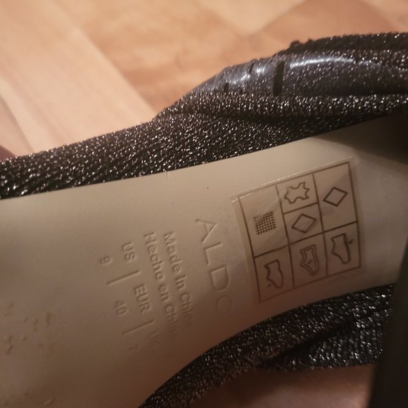 Aldo sock ankle boots. - Picture 6 of 7